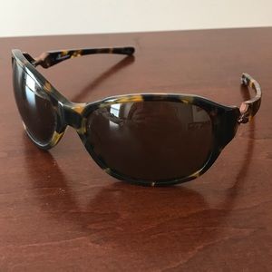 Oakley “abandon” tortoise shell sunglasses.